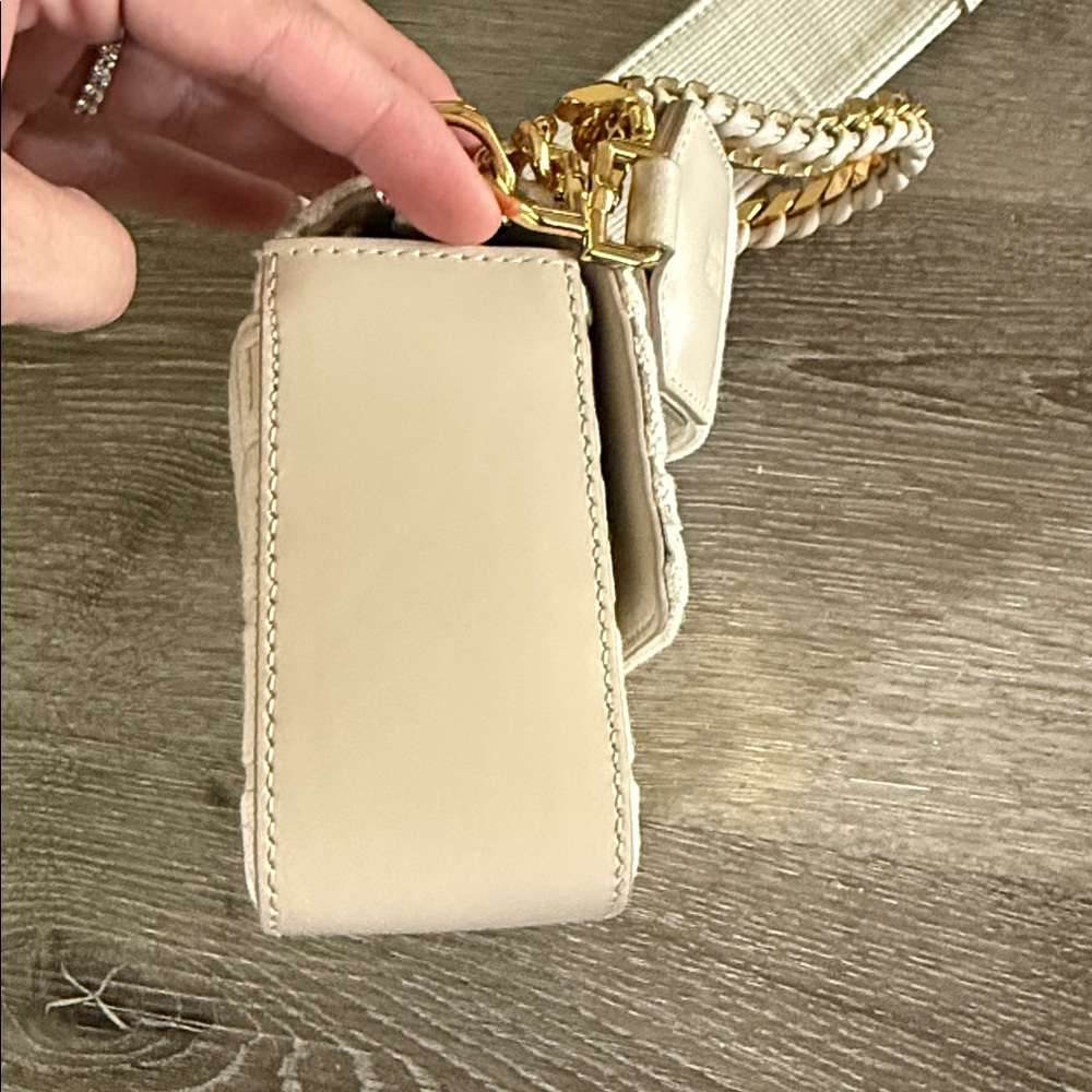 Givenchy Small 4G bag in Natural Beige - Picture 9 of 11